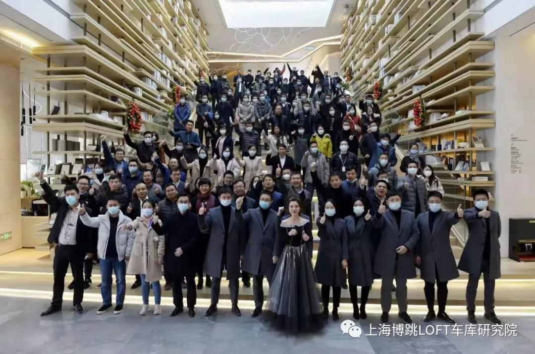桂林全国一百多人在华侨城汉口道6号参观研讨LOFT专利车库技术！